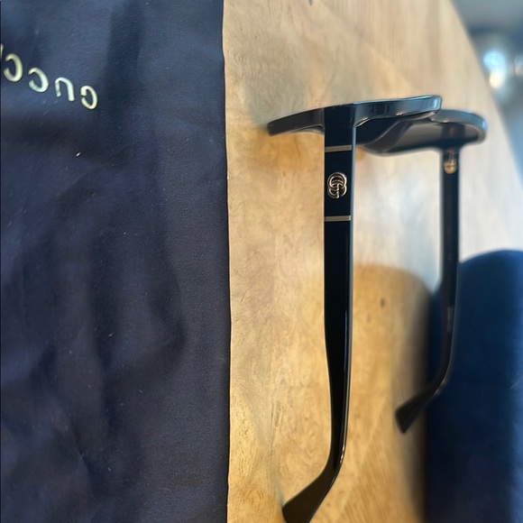 Gucci Black Sunglasses with Blue Case - Picture 2 of 4